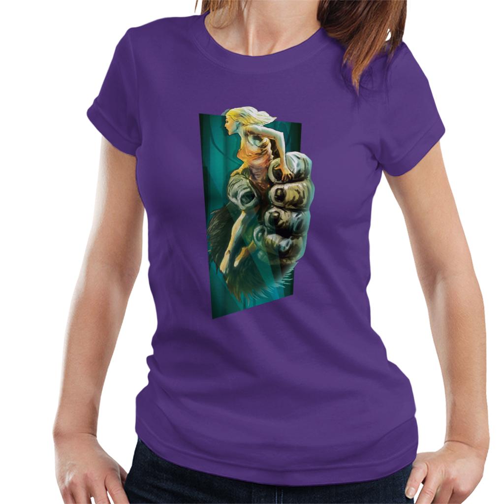 King Kong Holding Ann Darrow Women's T-Shirt product image 4